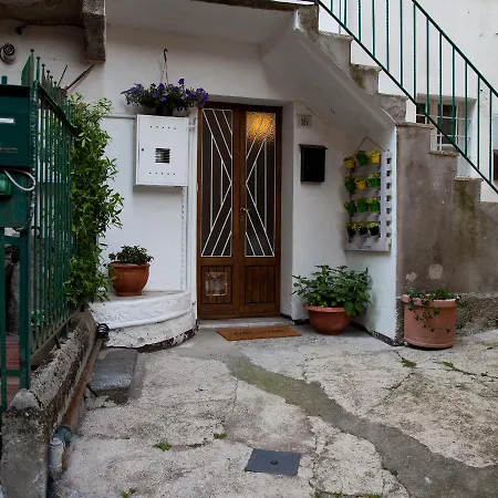 בית נופש Vecchio Borgo ברונאטה